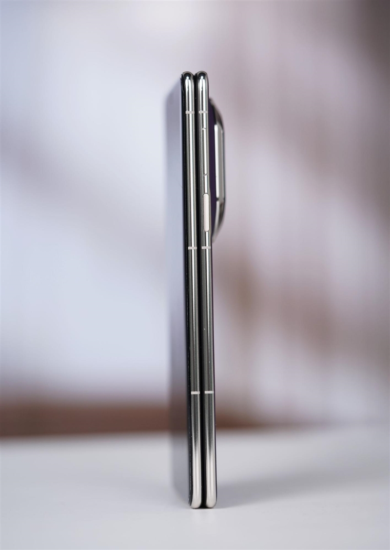 左手 AI右手大屏！华为Mate X7典藏版体验评测：鸿蒙OS 6.0加持 不仅是折叠更是掌上工作站