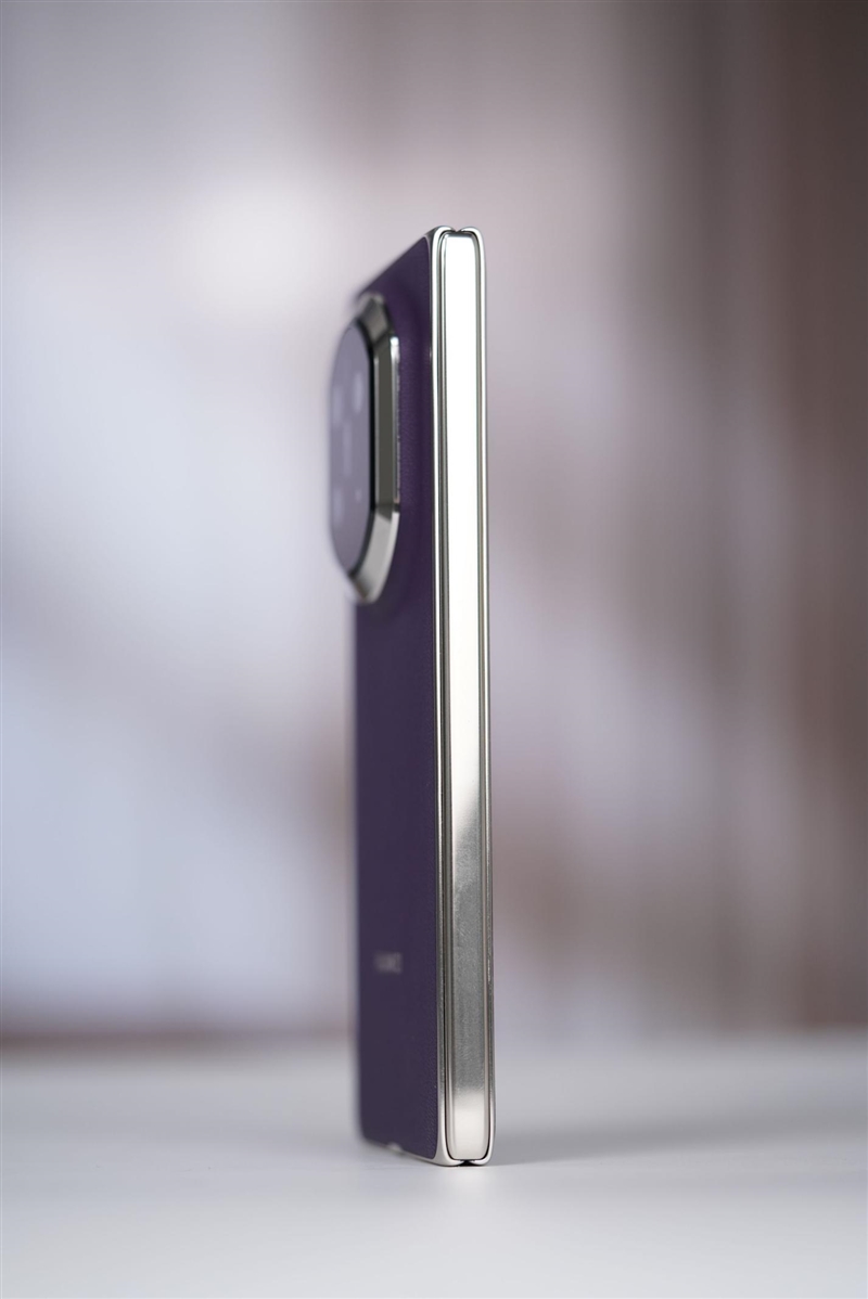 左手 AI右手大屏！华为Mate X7典藏版体验评测：鸿蒙OS 6.0加持 不仅是折叠更是掌上工作站