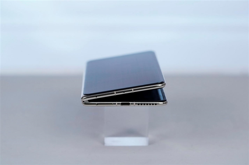 左手 AI右手大屏！华为Mate X7典藏版体验评测：鸿蒙OS 6.0加持 不仅是折叠更是掌上工作站