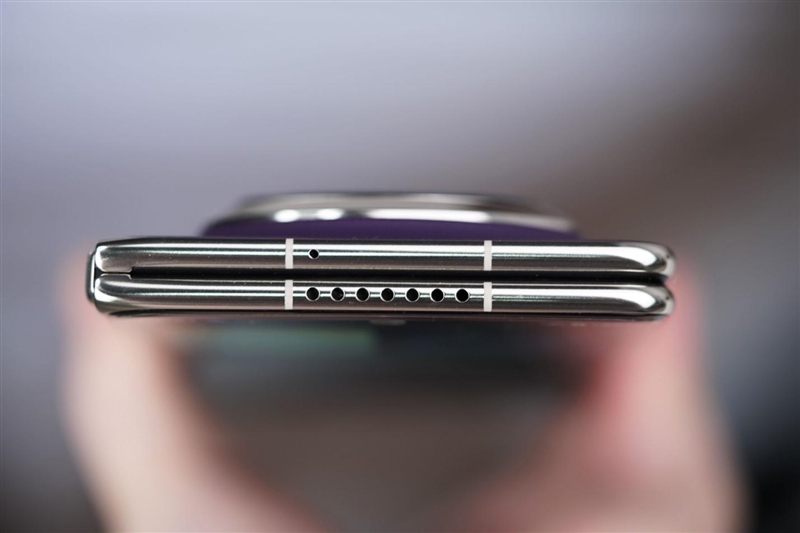 左手 AI右手大屏！华为Mate X7典藏版体验评测：鸿蒙OS 6.0加持 不仅是折叠更是掌上工作站