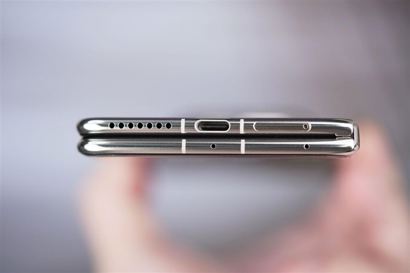 左手 AI右手大屏！华为Mate X7典藏版体验评测：鸿蒙OS 6.0加持 不仅是折叠更是掌上工作站