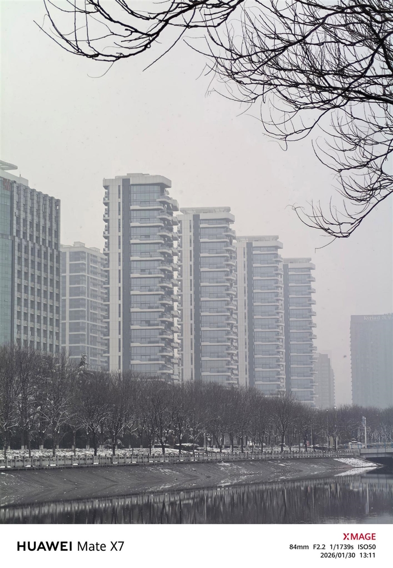 左手 AI右手大屏！华为Mate X7典藏版体验评测：鸿蒙OS 6.0加持 不仅是折叠更是掌上工作站