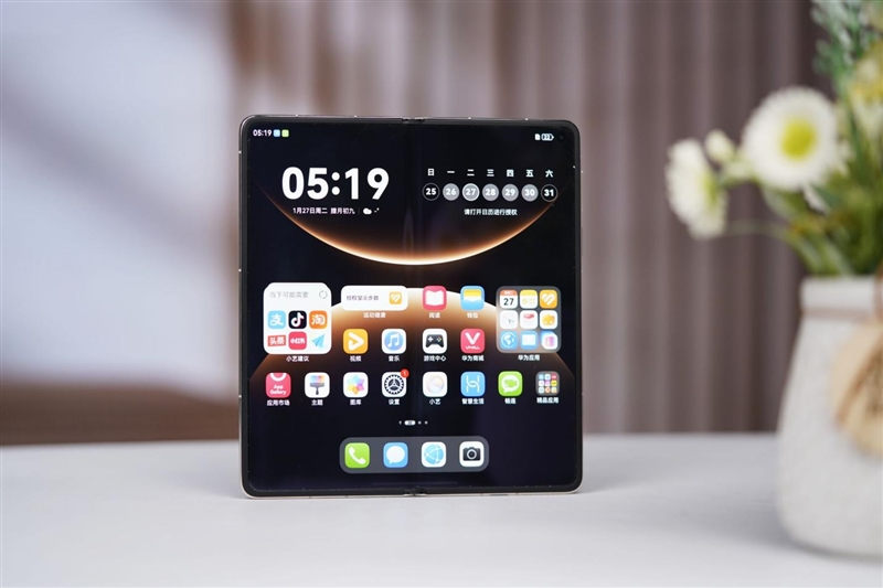 左手 AI右手大屏！华为Mate X7典藏版体验评测：鸿蒙OS 6.0加持 不仅是折叠更是掌上工作站