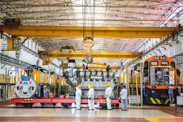 在这里 火车还能“横着跑”!