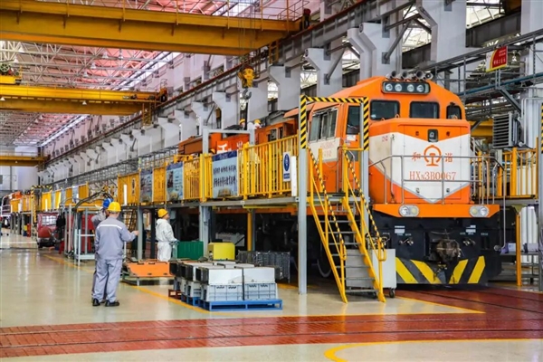 在这里 火车还能“横着跑”!