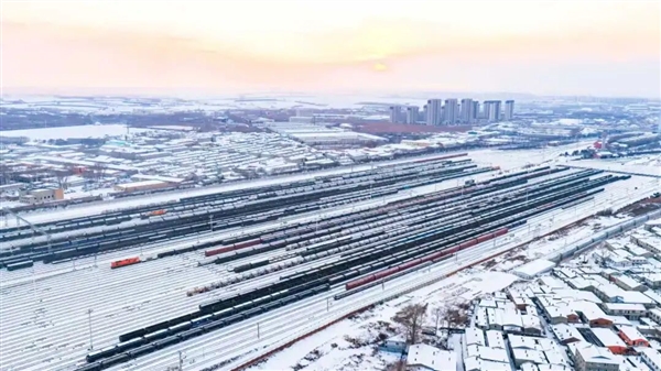 在这里 火车还能“横着跑”!