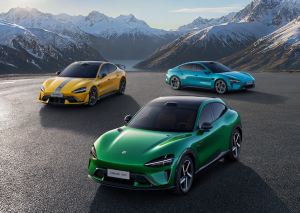 小米神秘跑车现身巴塞罗那 造型超级低趴、战斗