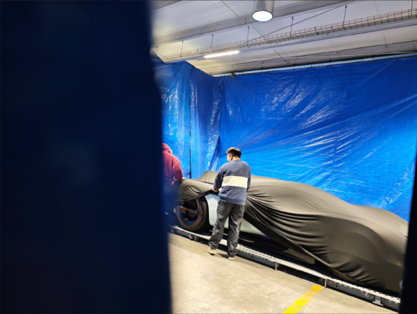 小米神秘跑车现身巴塞罗那 造型超级低趴、战斗