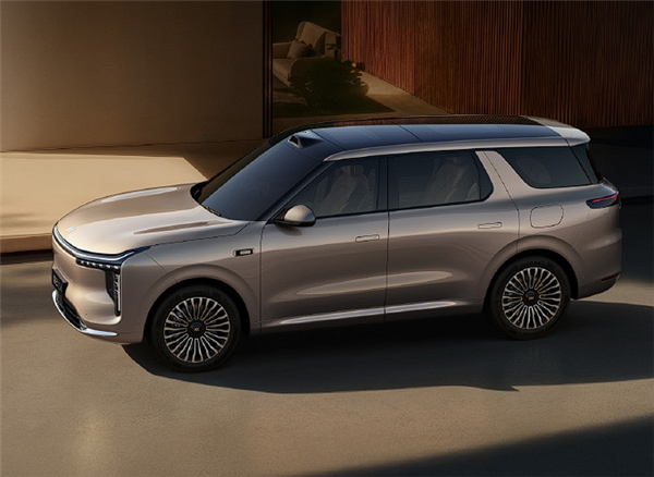 半圈即满圈 智己LS8官方预热：用上线控转向 操控无比灵活