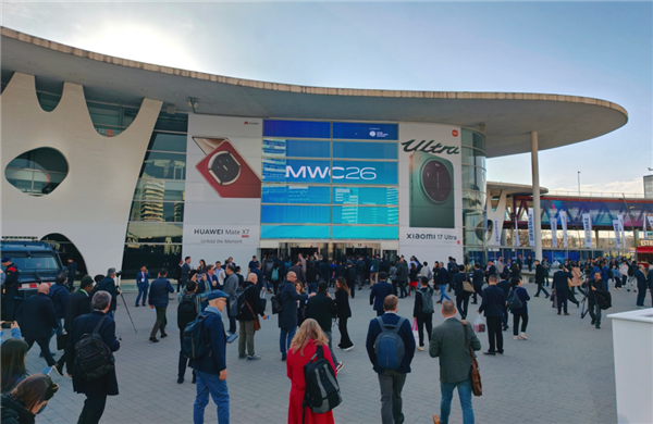 今年的MWC 手机厂商们都开始“不务正业”了