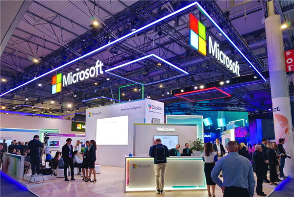 今年的MWC 手机厂商们都开始“不务正业”了