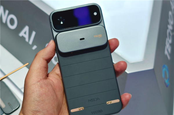 今年的MWC 手机厂商们都开始“不务正业”了