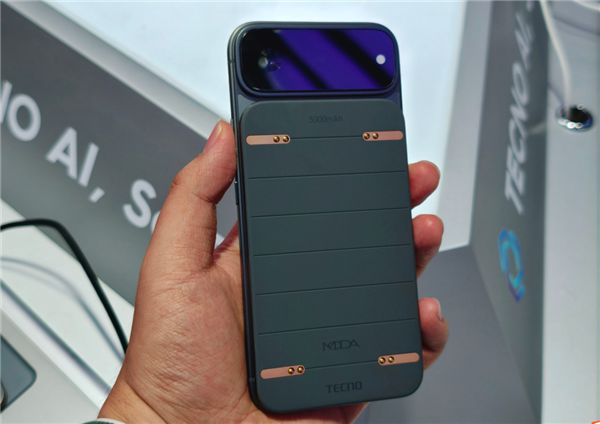 今年的MWC 手机厂商们都开始“不务正业”了