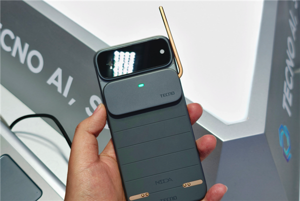 今年的MWC 手机厂商们都开始“不务正业”了