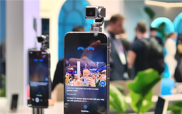 今年的MWC 手机厂商们都开始“不务正业”了