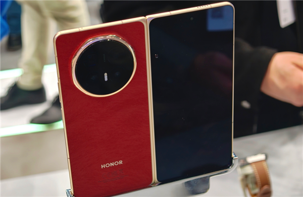 今年的MWC 手机厂商们都开始“不务正业”了