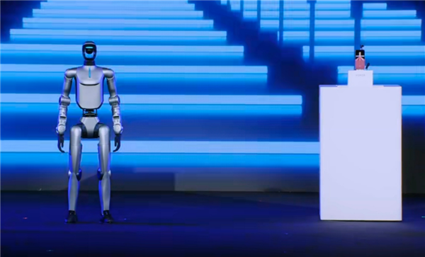 今年的MWC 手机厂商们都开始“不务正业”了