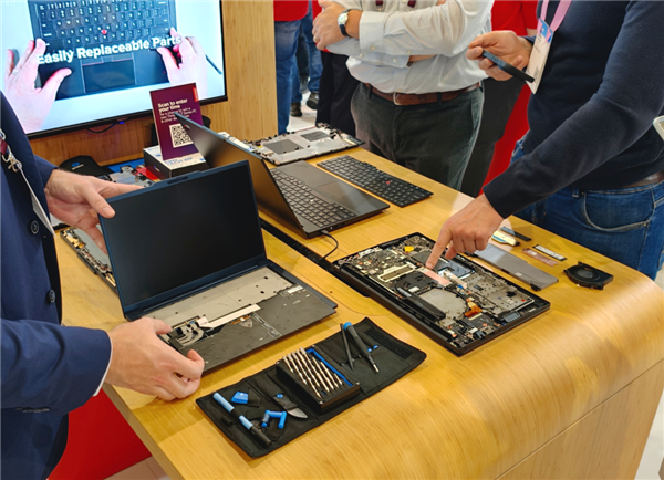 今年的MWC 手机厂商们都开始“不务正业”了