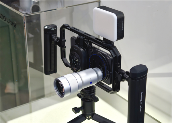 今年的MWC 手机厂商们都开始“不务正业”了