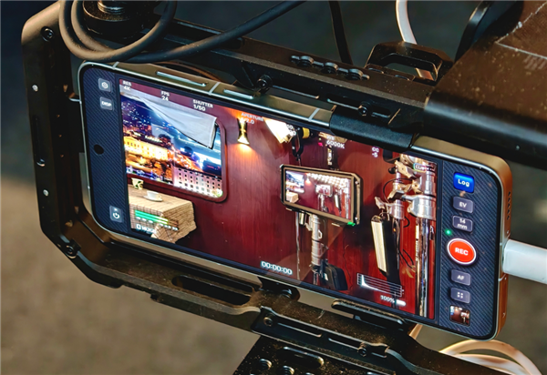 今年的MWC 手机厂商们都开始“不务正业”了