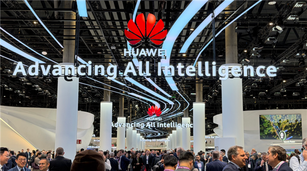 今年的MWC 手机厂商们都开始“不务正业”了