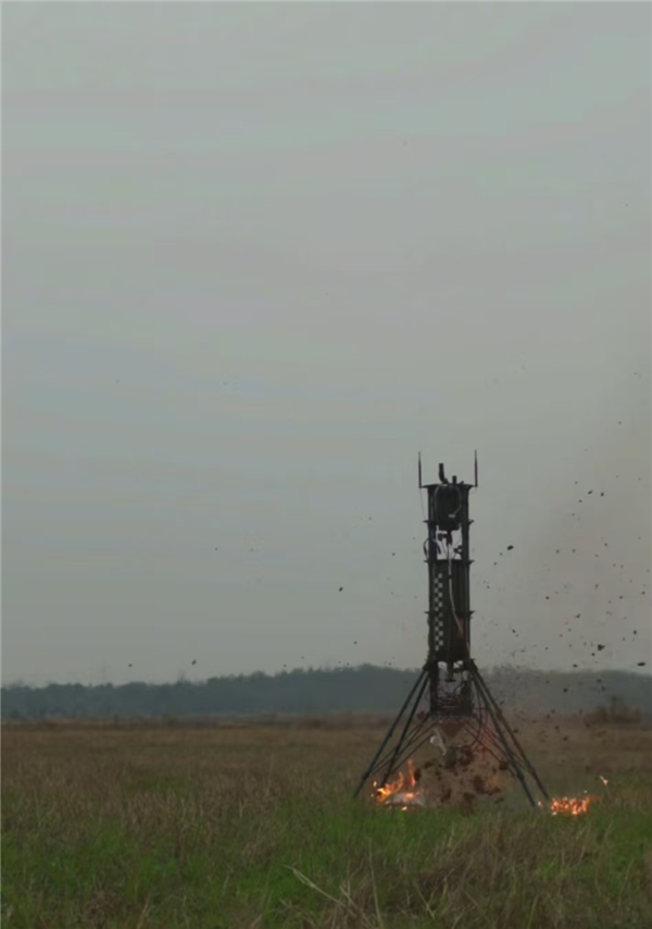 小伙手搓可悬停火箭火爆全网:被网友赞为中国版马斯克