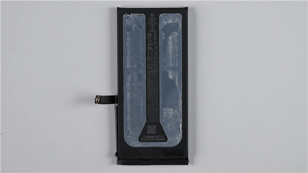 苹果刀法封神:iPhone 17e仅比16e多一个线圈也敢叫换代