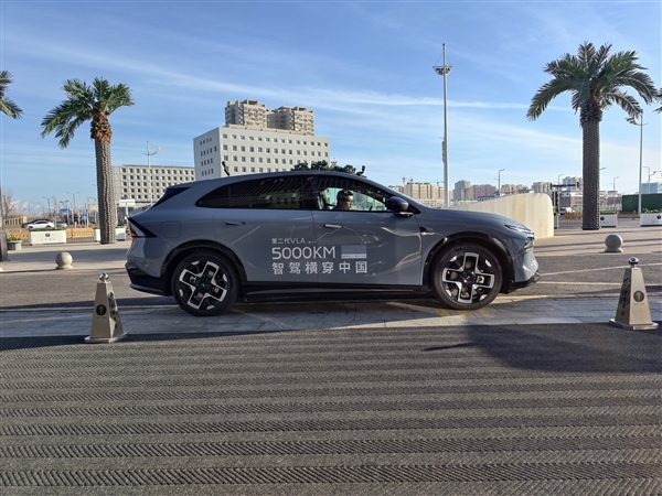 小鹏第二代VLA遭抹黑 被指“洋人之下我第一”!小鹏高管霸气发声:不服来战