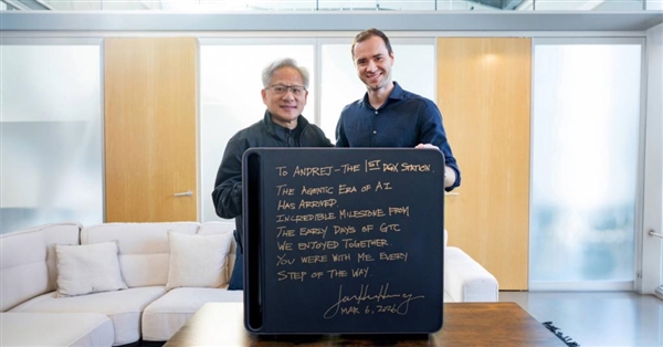 英伟达首台DGX GB300 老黄亲自登门送给他