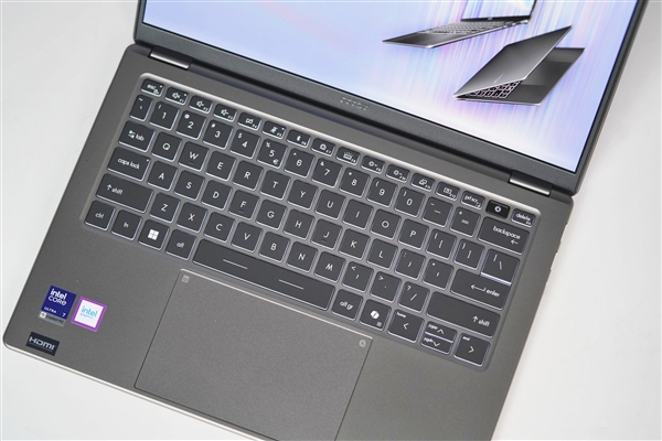 全金属机身、轻至1.32kg！微星尊爵14 AI+ 2026笔记本图赏