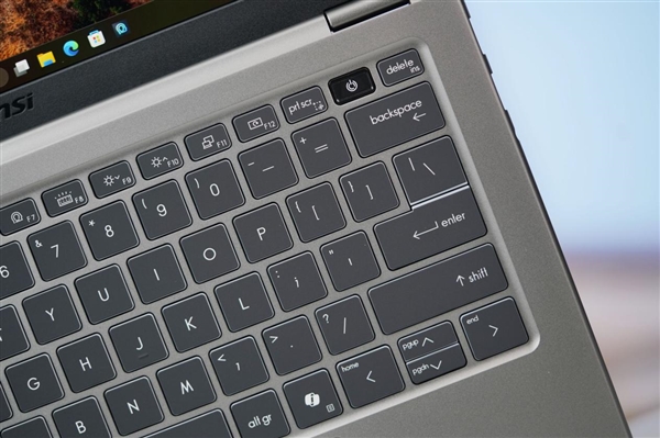 全金属机身、轻至1.32kg！微星尊爵14 AI+ 2026笔记本图赏