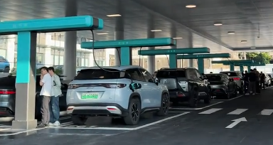 比亚迪坪山总部加油站开业:业务火爆 繁忙程度超传统油站