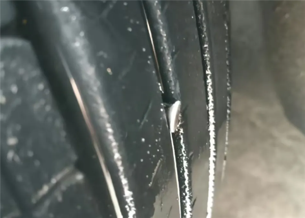 马路黑手落网!汽修老板为牟利竟恶意抛撒铁钉:致多车轮胎破损