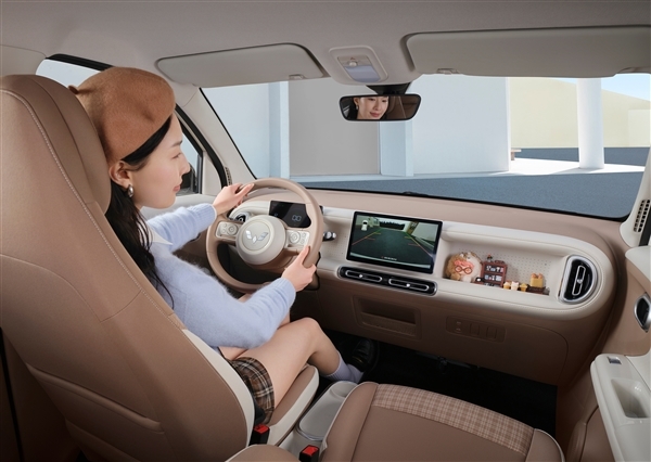 微型代步车之王焕新!新一代五菱宏光MINIEV上市:4.48万起