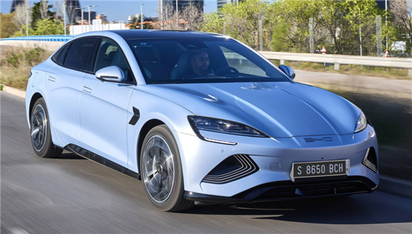 油价再这么涨下去 恐怕全世界都要买电车了