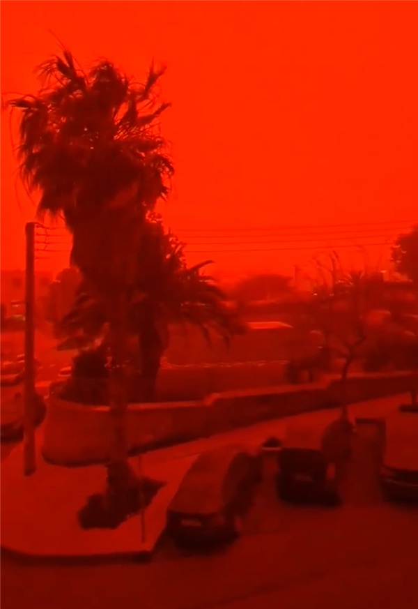 末日景象不过如此！罕见沙尘暴席卷希腊利比亚：漫天血红色