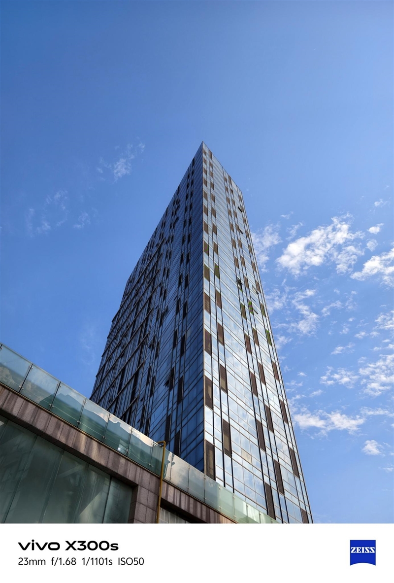天玑9500搭配蔡司影像 vivo X300s手机全面评测:省心耐用的直屏主力机