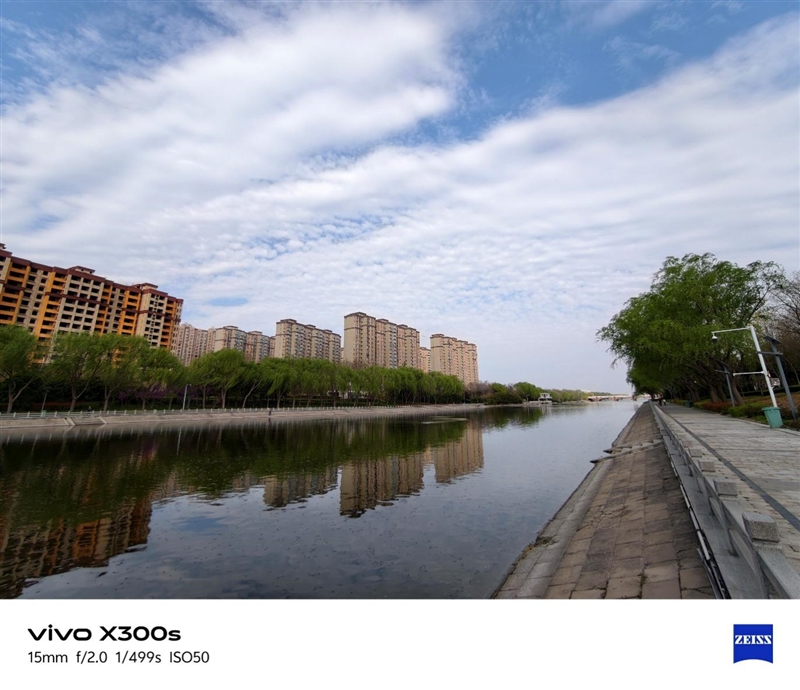 天玑9500搭配蔡司影像 vivo X300s手机全面评测:省心耐用的直屏主力机