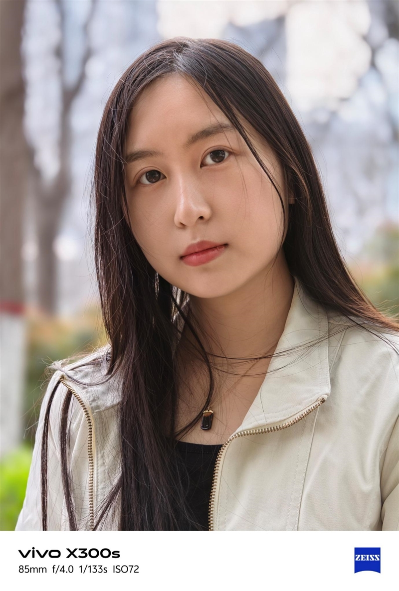 天玑9500搭配蔡司影像 vivo X300s手机全面评测:省心耐用的直屏主力机