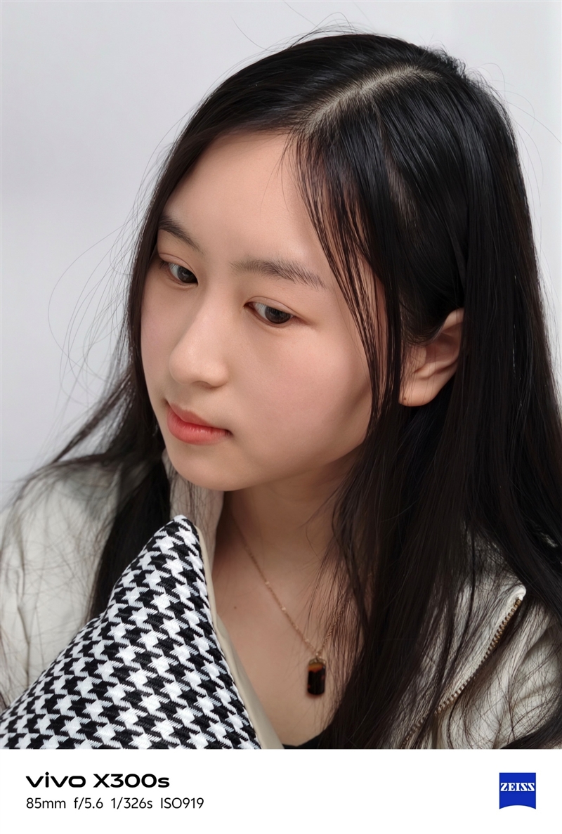 天玑9500搭配蔡司影像 vivo X300s手机全面评测:省心耐用的直屏主力机