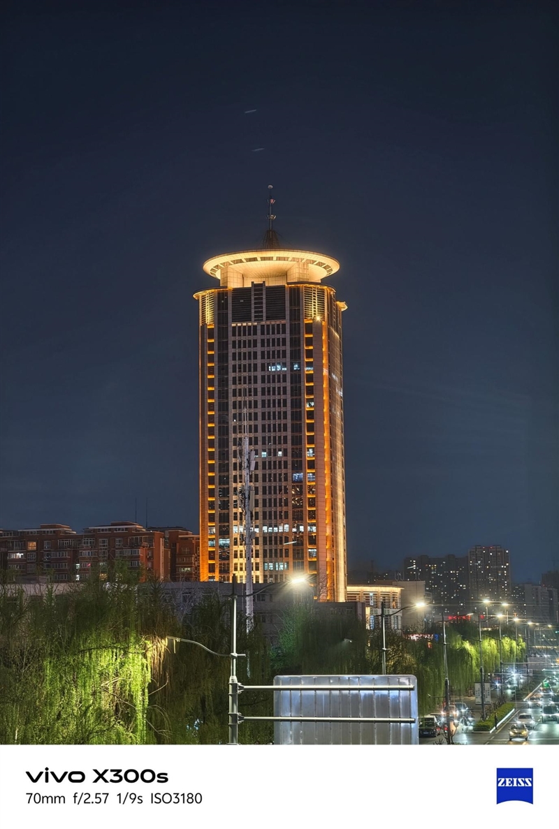 天玑9500搭配蔡司影像 vivo X300s手机全面评测:省心耐用的直屏主力机