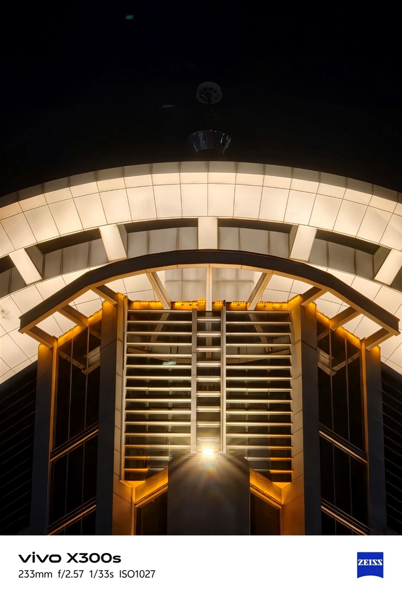 天玑9500搭配蔡司影像 vivo X300s手机全面评测:省心耐用的直屏主力机