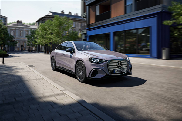 坚持原创的奔驰 这次抽到SSR了?