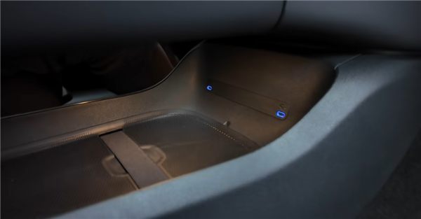 坚持原创的奔驰 这次抽到SSR了?