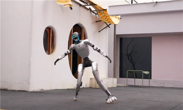 宇树人形机器人解锁轮子形态：轮滑、滑冰表演一气呵成