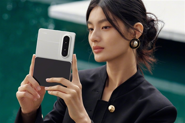 安卓首款阔折叠！三星Galaxy Z Fold8 Wide来了：对标华为