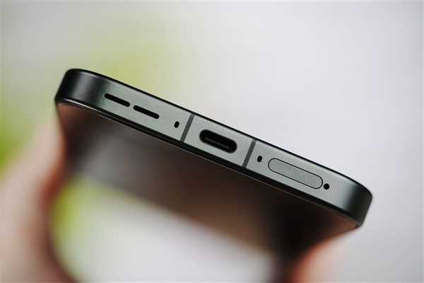 GPU首次看齐游戏主机！一加Ace 6至尊版图赏