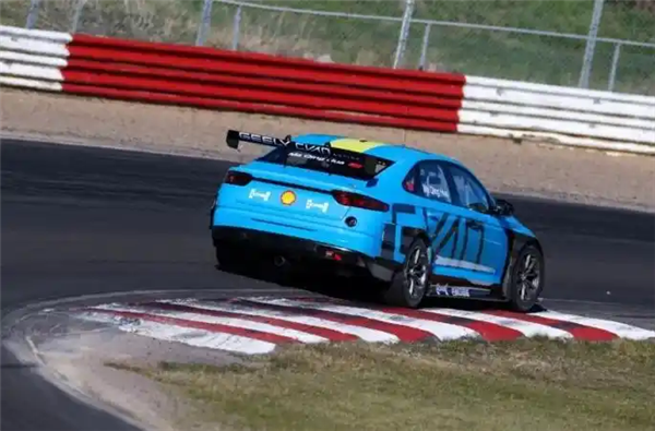 中国赛车+车手再夺世界冠军！吉利星瑞TCR首战即登顶