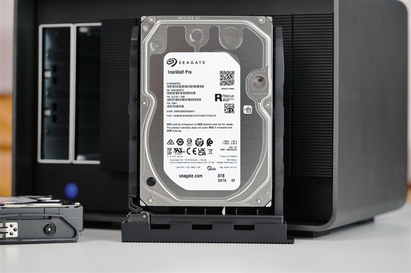性能媲美SSD！希捷雷孜LaCie 8big Pro5 评测：专业创作的终极存储方案
