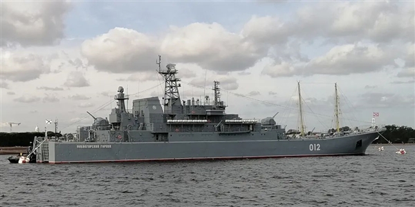 乌克兰用“星链”击沉两艘俄罗斯军舰！现代战争彻底变了